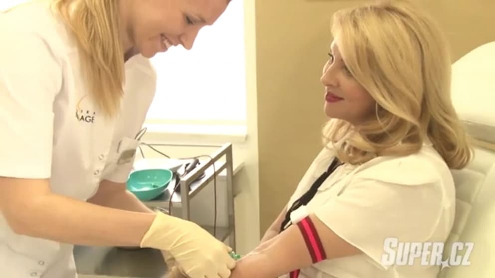 Zdena Studenkova on hand plasmalification at YES VISAGE Clinic